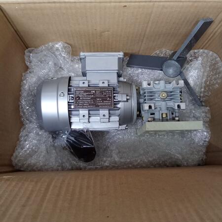 Электрическая мешалка YARTEK SM- P-11-22-T-0.18-180 для одного из химических производств в Тольятти.